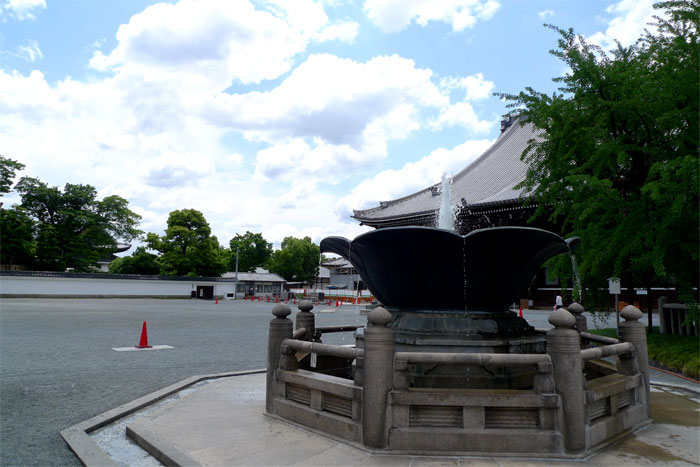 東本願寺 不自然な空