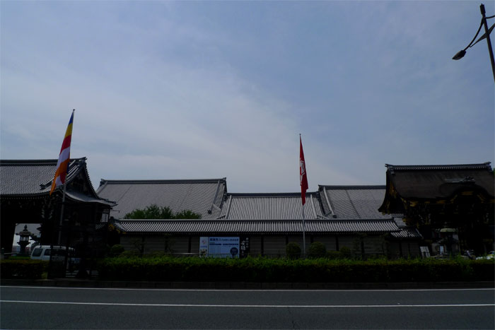西本願寺、興正寺の屋根の連なり