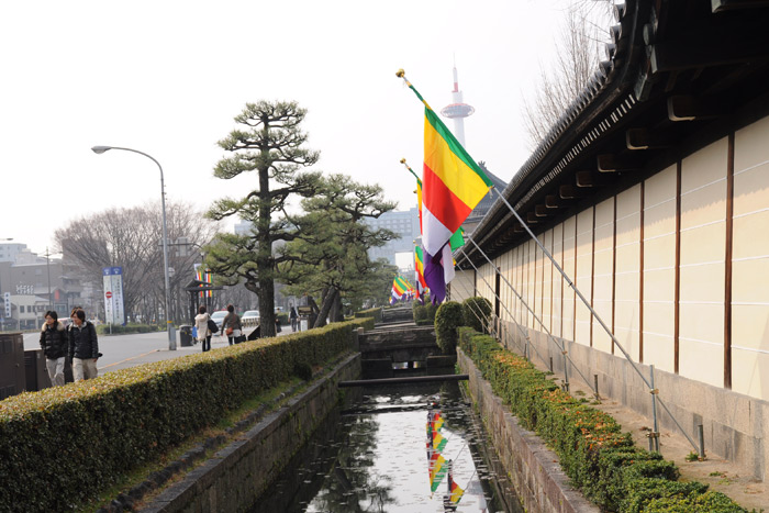 東本願寺の仏旗